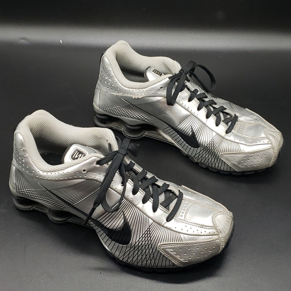nike shox silver and black